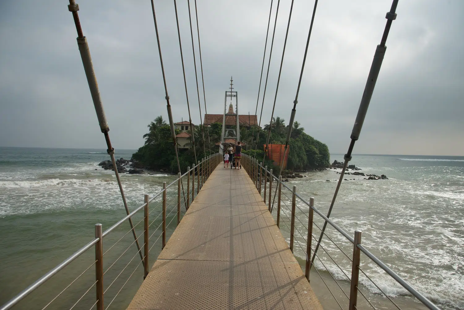 Fishing boats, fish markets and coastal working life for Sri Lanka private day tour with Trustker