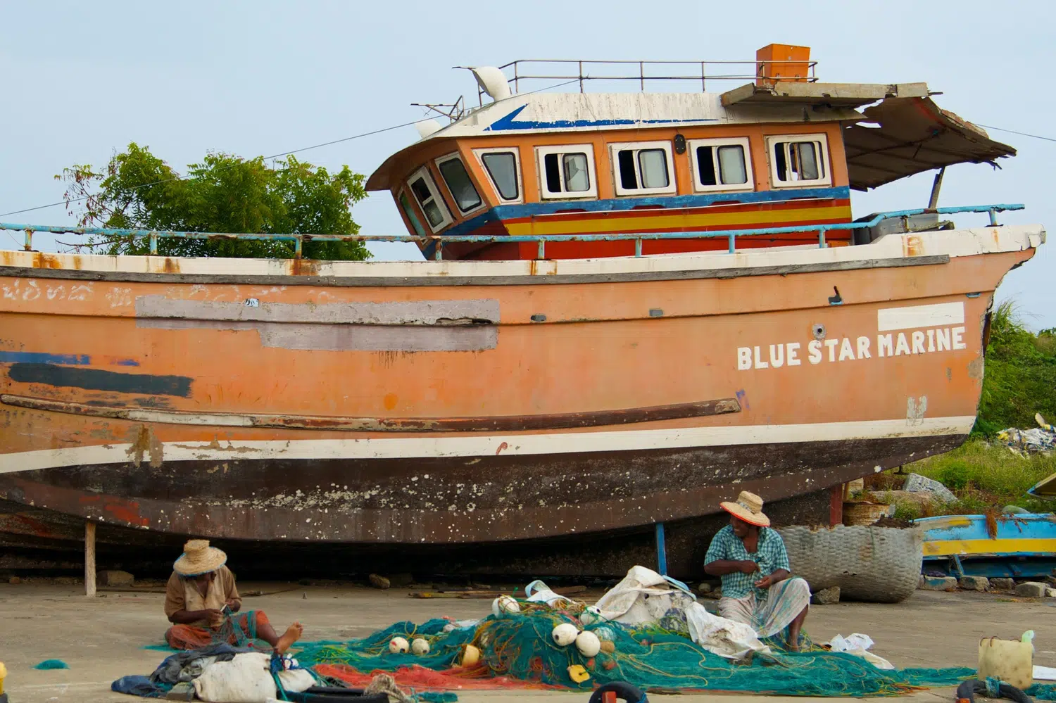 Fishing boats, fish markets and coastal working life for Sri Lanka private day tour with Trustker