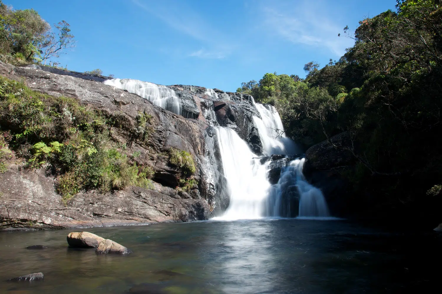 Hill country mountain views, waterfalls and hiking landscapes for Sri Lanka private day tour with Trustker