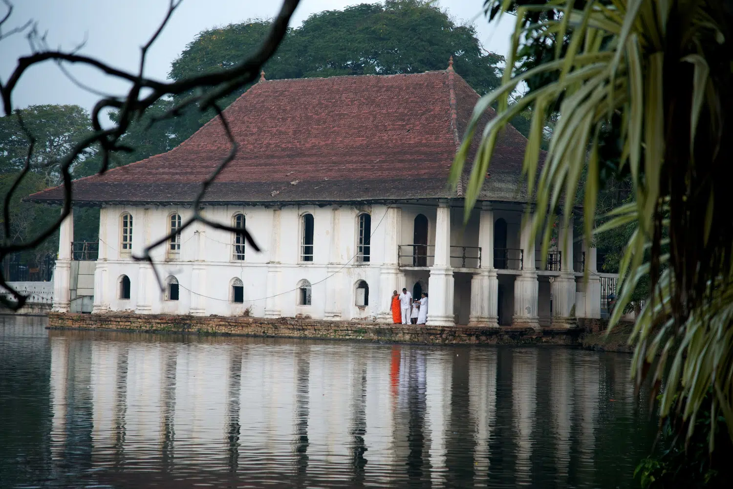Temple of the Tooth, lake, offerings and sacred interiors for Sri Lanka private day tour with Trustker